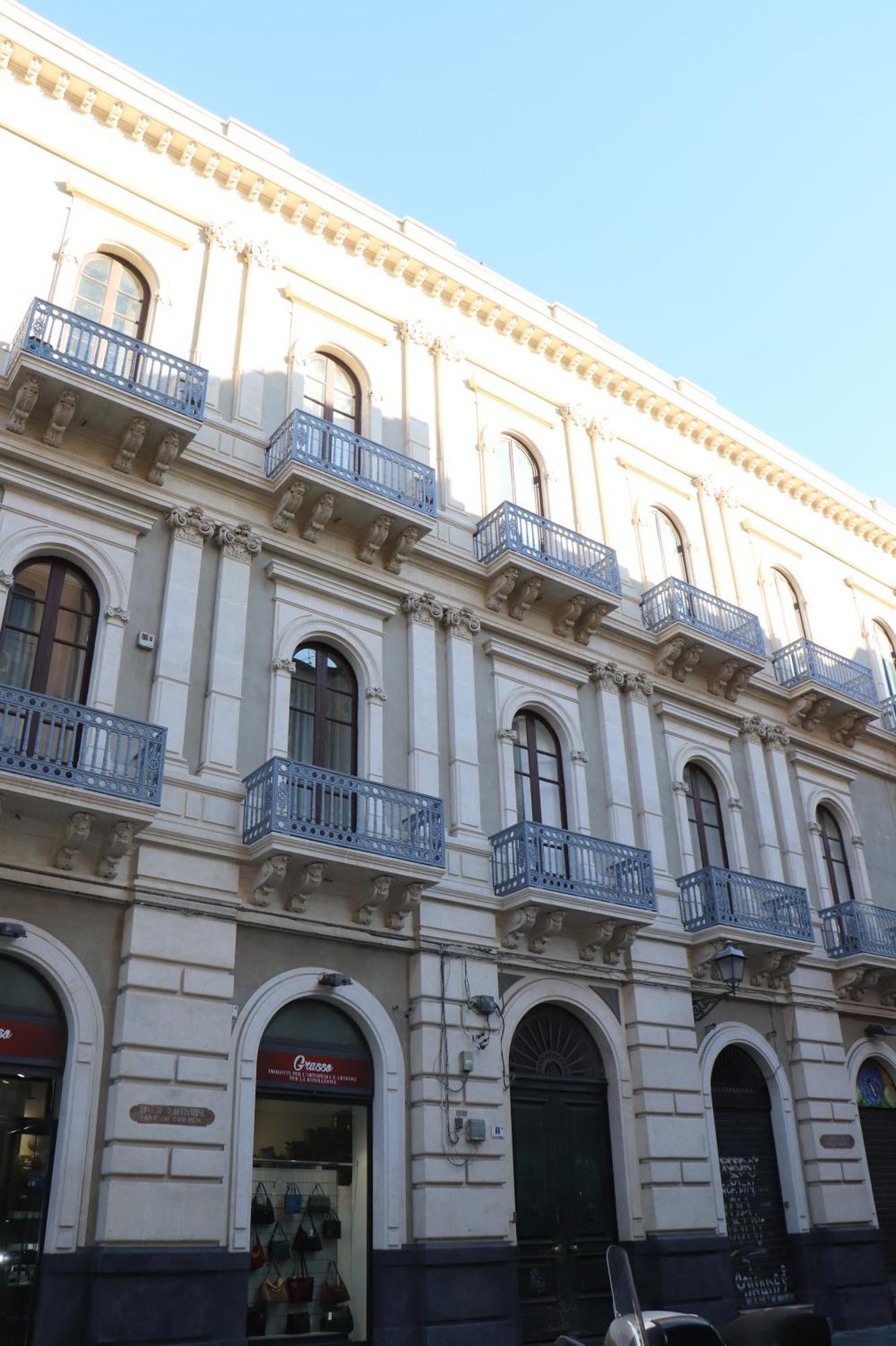 Domus Iole Appartamento Nel Centro Storico Catania Exterior photo